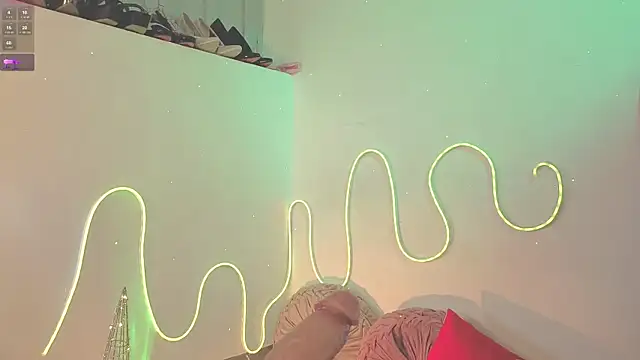 ashlynnlowe  online show from December 4, 8:08 pm