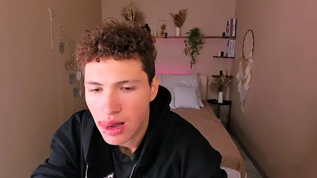 Snapshot of JonnyDarka chatting on October 21, 10:36 am JonnyDarka online show from October 21, 10:36 am