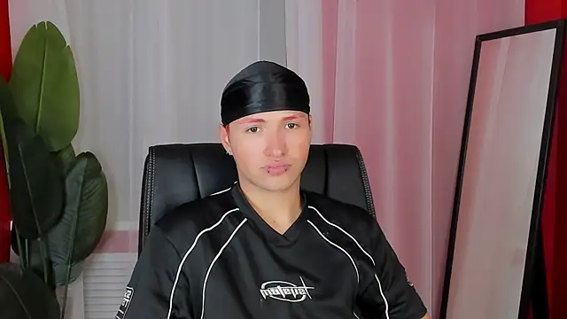 Snapshot of JonnyDarka chatting on November 12, 10:52 am JonnyDarka online show from November 12, 10:52 am