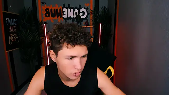 Snapshot of JonnyDarka chatting on October 17, 10:39 am JonnyDarka online show from October 17, 10:39 am