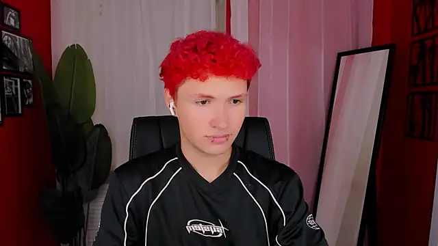 Snapshot of JonnyDarka chatting on November 14, 5:00 am JonnyDarka online show from November 14, 5:00 am