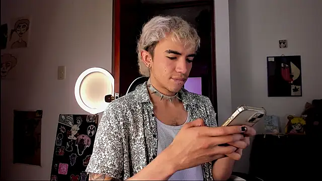 Snapshot of guynextdo0r chatting on October 3, 9:05 pm guynextdo0r online show from October 3, 9:05 pm