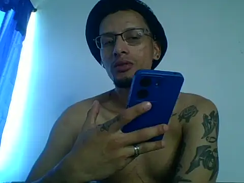 Snapshot of bluc96cm chatting on September 23, 2:46 pm bluc96cm online show from September 23, 2:46 pm