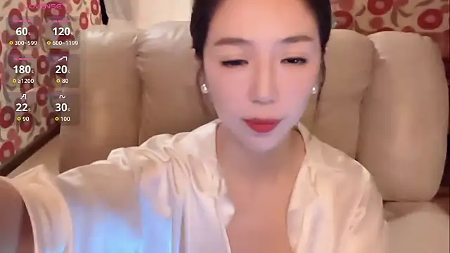 miss-lin online show from October 6, 1:12 pm