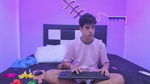 Lucky boys  X online show from January 10, 6:36 pm