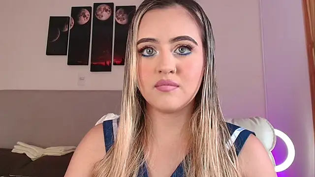 MaryMoon  online show from April 3, 8:15 pm