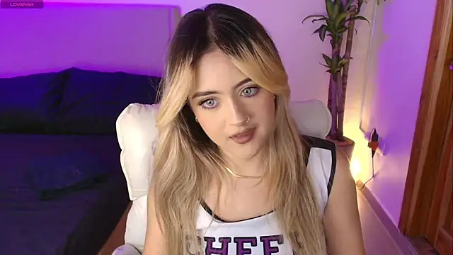 MaryMoon  online show from October 31, 10:05 pm