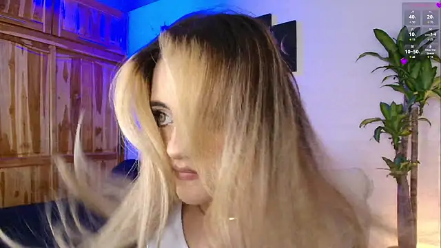 MaryMoon  online show from November 3, 9:40 pm