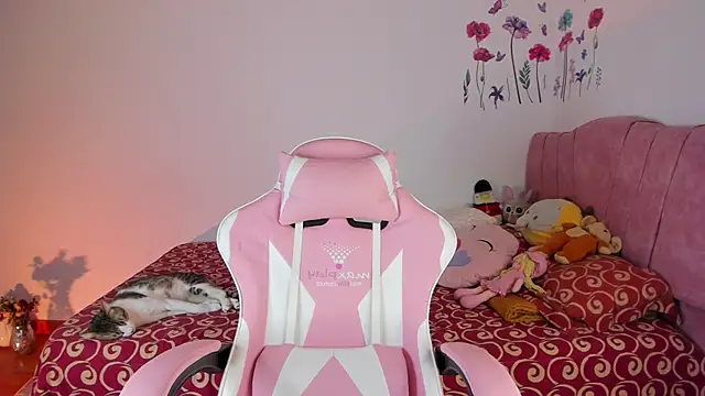 maddy parker   online show from June 16, 9:37 pm
