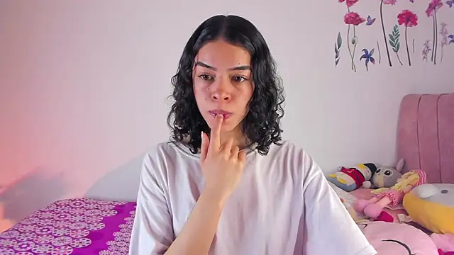 maddy parker   online show from April 16, 8:42 pm