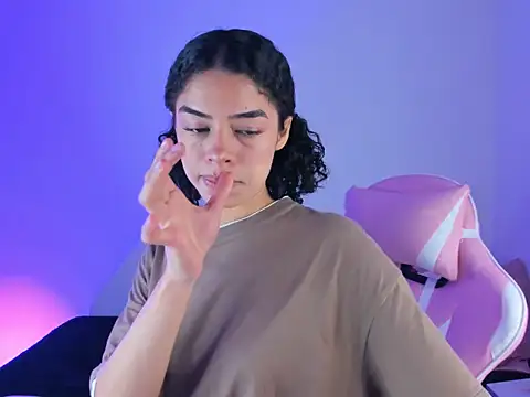 Snapshot of maddy_parker__ chatting on November 21, 7:35 pm maddy parker online show from November 21, 7:35 pm