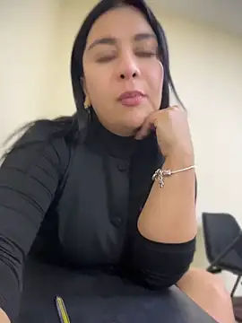 IrisDuvall online show from April 30, 11:31 pm
