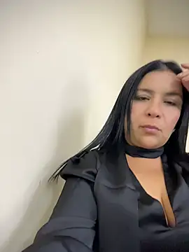 IrisDuvall online show from April 29, 11:55 pm