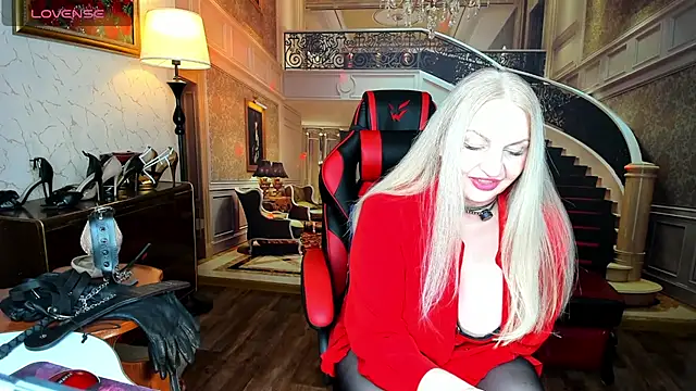 Nina Devillle online show from February 19, 1:24 am