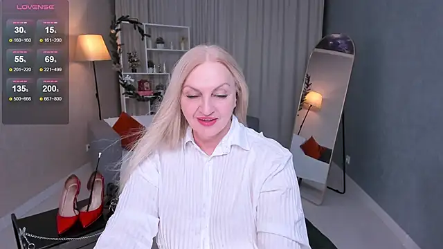 Nina Devillle online show from December 15, 2:45 pm