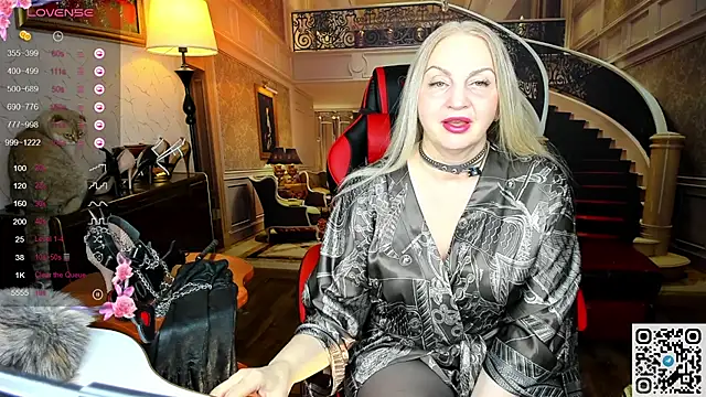 Nina Devillle online show from February 24, 11:38 pm