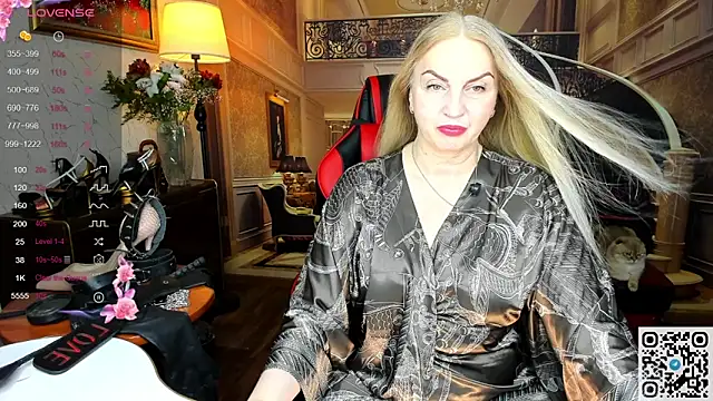 Nina Devillle online show from March 11, 11:10 pm