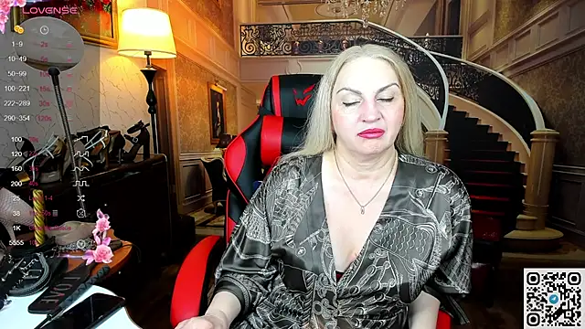 Nina Devillle online show from May 31, 1:44 am