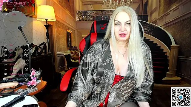 Nina Devillle online show from May 17, 3:06 am