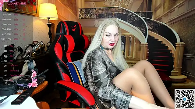 Nina Devillle online show from April 4, 2:51 am