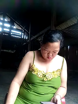 Snapshot of riso-00 chatting on November 10, 9:03 am riso-00 online show from November 10, 9:03 am