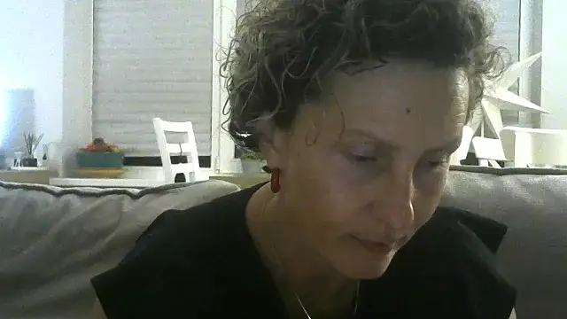 Snapshot of Sylira chatting on July 18, 12:19 am Sylira online show from July 18, 12:19 am