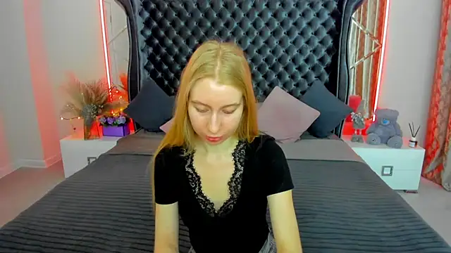 Alina Blonde online show from May 13, 5:36 am
