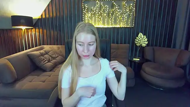 Alina Blonde online show from May 21, 11:40 am