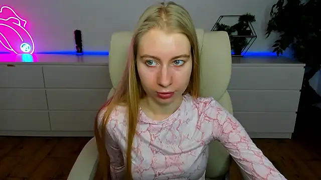 Alina Blonde online show from March 1, 6:35 am