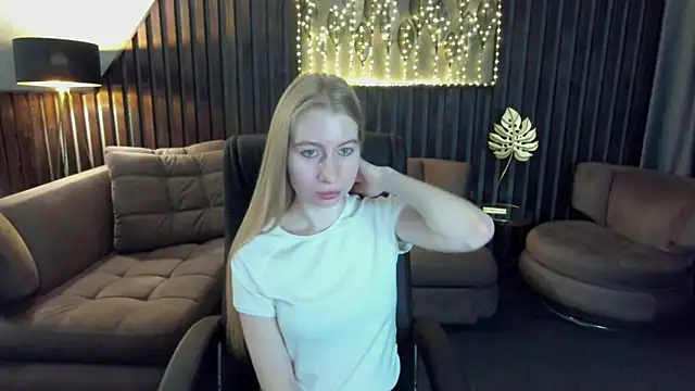 Alina Blonde online show from May 10, 5:33 am