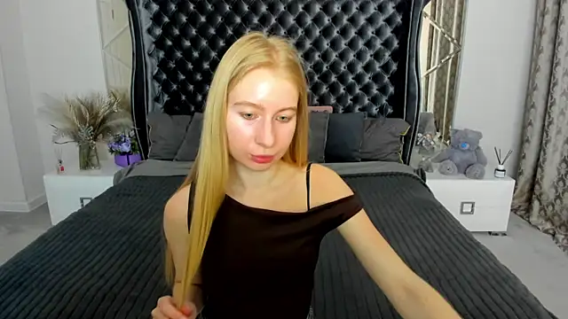 Alina Blonde online show from May 28, 11:38 am