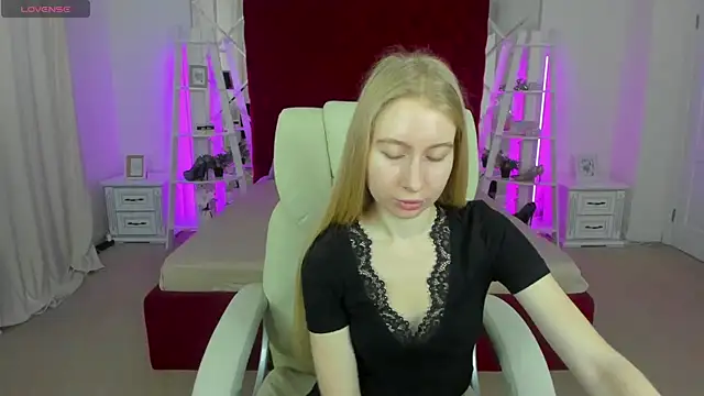 Alina Blonde online show from May 9, 5:33 am