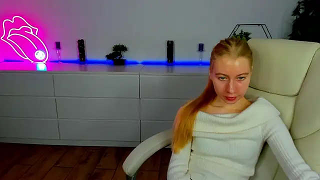 Alina Blonde online show from November 18, 6:39 am