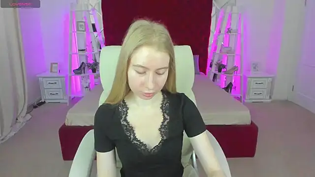Alina Blonde online show from May 20, 5:37 am