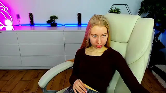 Alina Blonde online show from November 30, 6:47 am