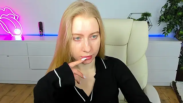 Alina Blonde online show from February 8, 6:33 am