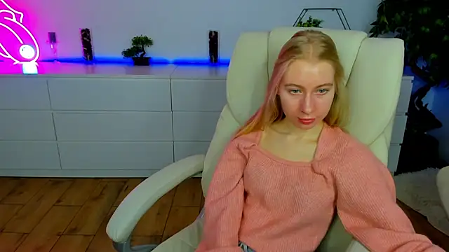 Alina Blonde online show from November 12, 6:39 am