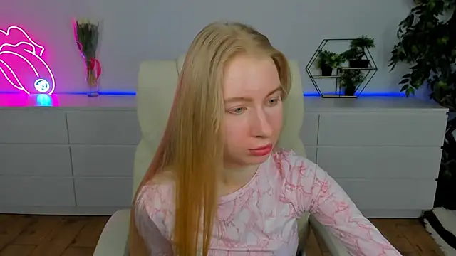 Alina Blonde online show from March 8, 6:49 am