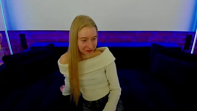 Alina Blonde online show from December 2, 6:48 am