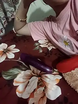 Snapshot of Neha_Singh92 chatting on November 15, 12:31 pm Neha Singh92 online show from November 15, 12:31 pm