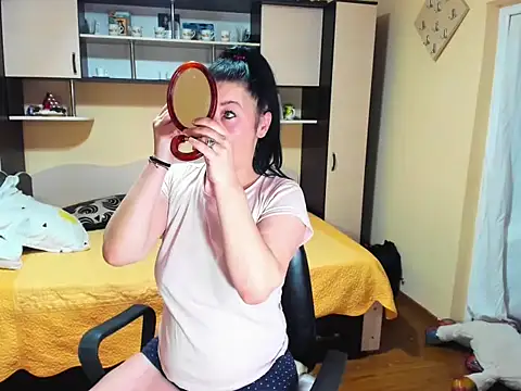 Snapshot of Soffy_Skye chatting on February 20, 6:26 am Soffy Skye online show from February 20, 6:26 am