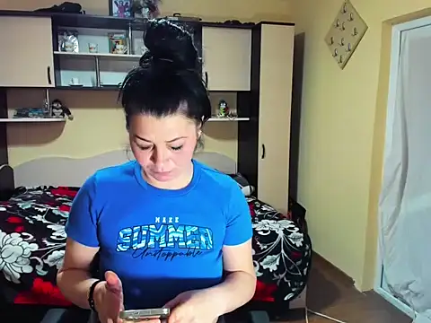 Snapshot of Soffy_Skye chatting on March 4, 6:21 am Soffy Skye online show from March 4, 6:21 am