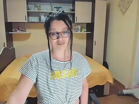 Snapshot of Soffy_Skye chatting on February 3, 6:22 am Soffy Skye online show from February 3, 6:22 am