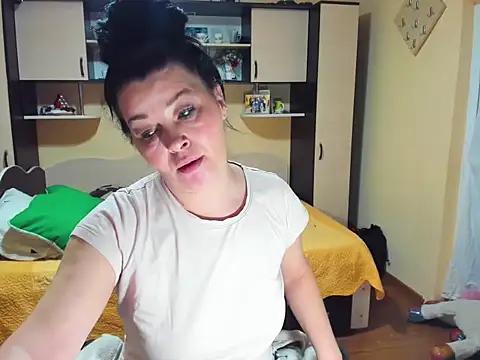 Snapshot of Soffy_Skye chatting on February 15, 5:41 am Soffy Skye online show from February 15, 5:41 am