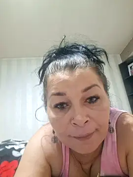 Snapshot of Soffy_Skye chatting on November 11, 5:52 pm Soffy Skye online show from November 11, 5:52 pm