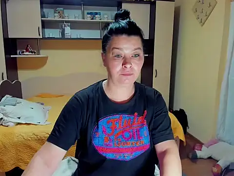 Snapshot of Soffy_Skye chatting on February 9, 5:05 am Soffy Skye online show from February 9, 5:05 am