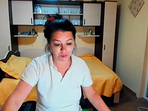 Snapshot of Soffy_Skye chatting on June 19, 4:29 am Soffy Skye online show from June 19, 4:29 am