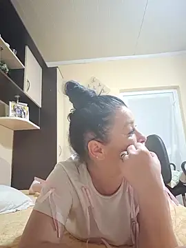 Snapshot of Soffy_Skye chatting on February 5, 5:42 pm Soffy Skye online show from February 5, 5:42 pm