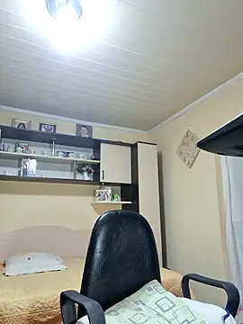 Snapshot of Soffy_Skye chatting on February 6, 6:20 am Soffy Skye online show from February 6, 6:20 am