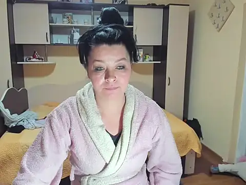 Snapshot of Soffy_Skye chatting on February 2, 4:44 am Soffy Skye online show from February 2, 4:44 am